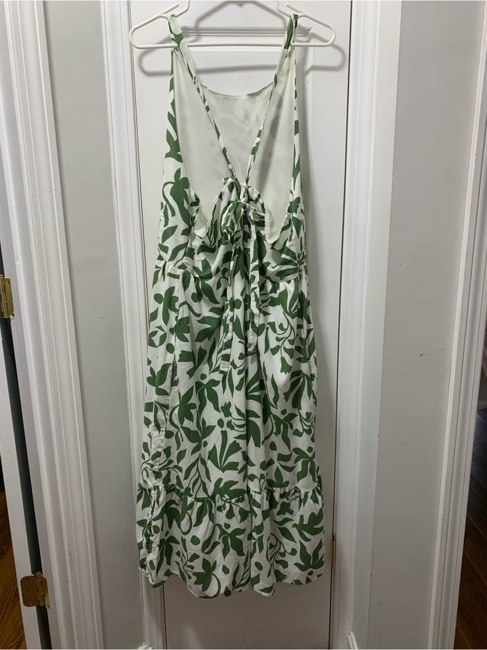Green Leaf-Print Tie-Back Maxi Dress - White & Green